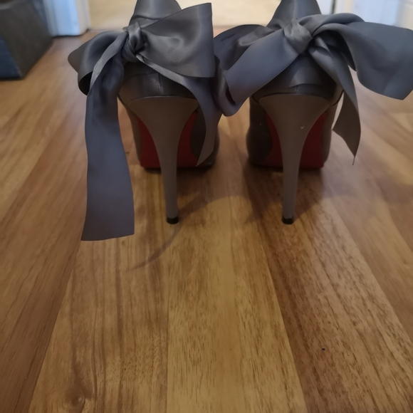 Grey Satin Dreamy high heel pumps 💜💕💜 - Picture 4 of 9